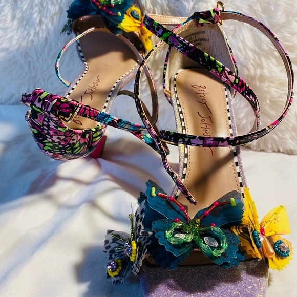 🌸 GORGEOUS SEXY BETSEY JOHNSON SANDALS 🌸 NWOT - Picture 2 of 5
